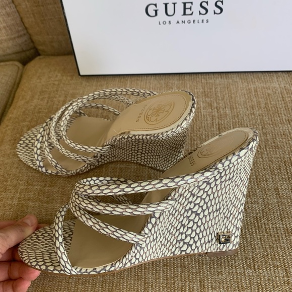 Guess Wedge Sandal Size 8 - Picture 3 of 6